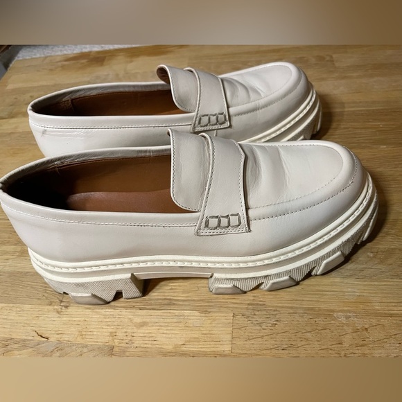 ALOHAS Cream Platform Loafers - Picture 7 of 10